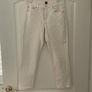 Gap Denim "Best Girlfriend" White Jeans. (Size 27 Regular)